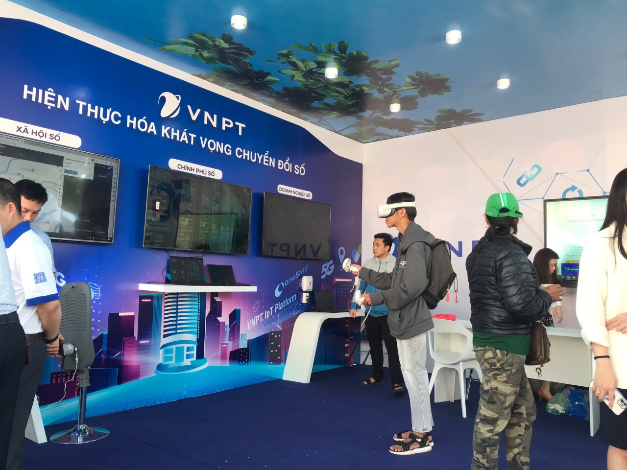 Trải nghiệm kết nối công nghệ cao với VinaPhone 5G, nhận quà hấp dẫn tại Lễ hội cà phê Buôn Ma Thuột 2023